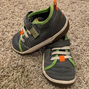 Stride rite sneakers GUC size 6